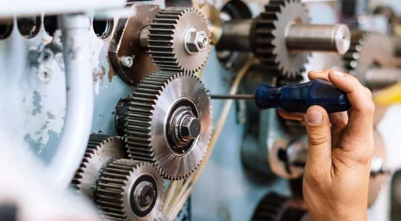 Почему стоит доверить техническое обслуживание промышленного оборудования профессионалам?