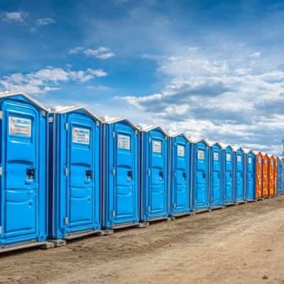 Мобильные туалетные кабины, как санитарные решения для строительных площадок: комфорт и гигиена