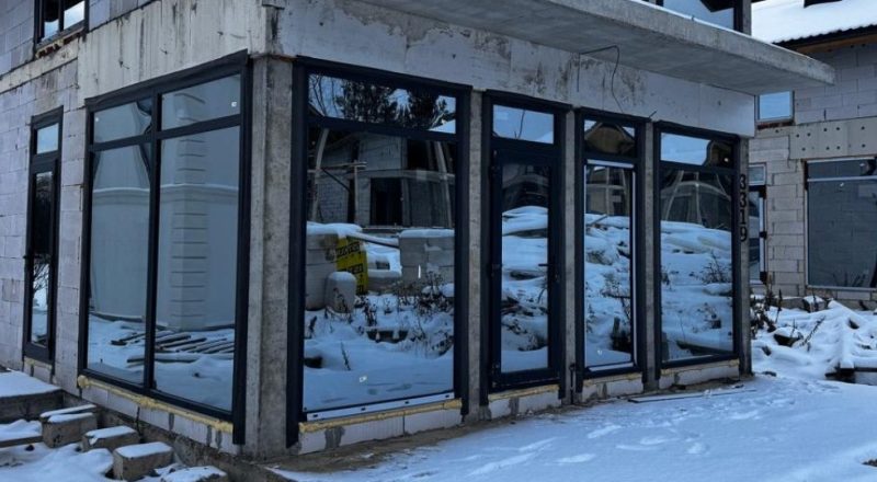 Остекление террас и веранд под ключ: как превратить летнюю пристройку в круглогодичное пространство